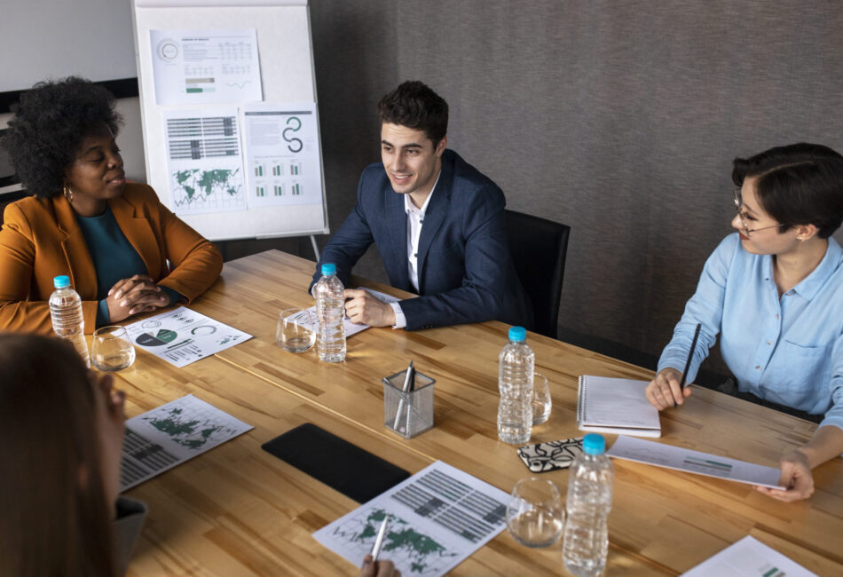 close-up-people-chatting-table close-up-people-chatting-table